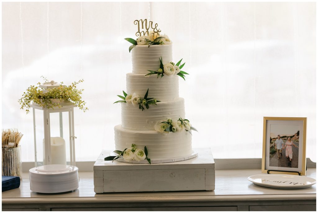 4 tiered wedding cake with white roses Hugos on the square wedding