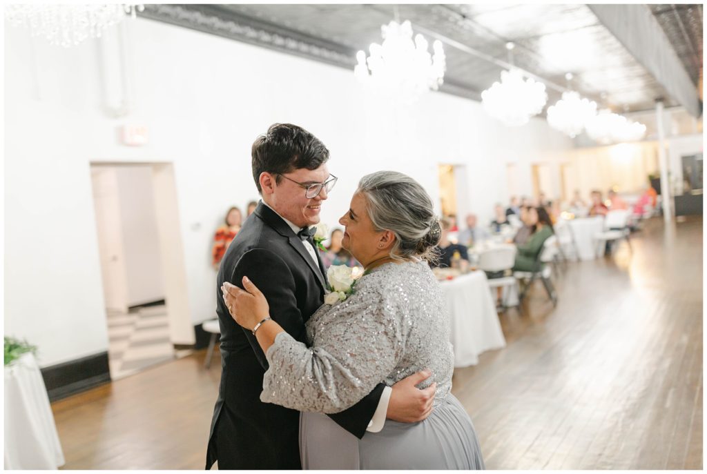 Groom dance with his mother