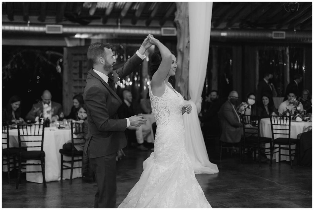 bw bride groom first dance