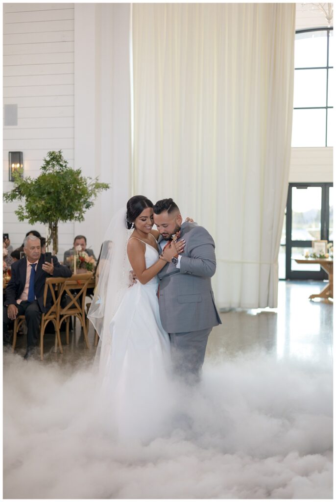 bride groom first dance